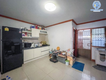 ทาวน์โฮมมือสองย่านกรุงเทพฯ ซอยนาคนิวาส37 แยก 1-8 เนื้อที่กว้าง 21.30 ตร.ว. พร้อมฟังก์ชัน 4 ห้องนอน 3 ห้องน้ำ ที่จอดรถ 1 คัน ภายในตกแต่งสวย ทำเลใจกลางเมือง รายล้อมด้วยสิ่งอำนวยความสะดวก เชื่อมต่อถนนประเสริฐมนูญกิจ ถนนรามอินทรา ใช้เวลาเพียง 11 นาทีถึงทางด่วน"ฉลองรัช"